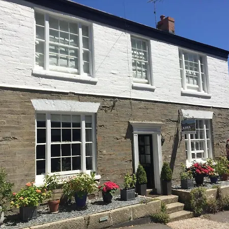 Pensionat Old Embassy House 3*