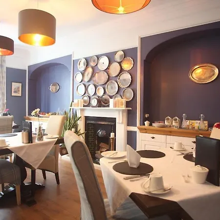 Old Embassy House 3*