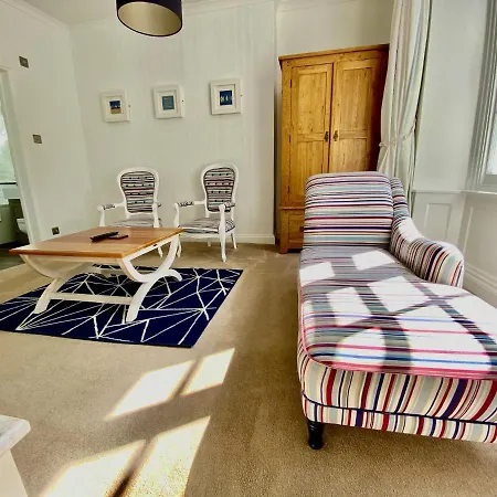Old Embassy House Pensjonat 3*